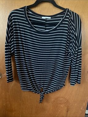 Acemi Black & White Striped Tie-Hem Long Sleeve Top